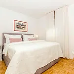 Maya Apartman *
